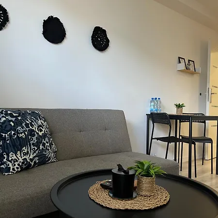 Apartment Pod 13 *